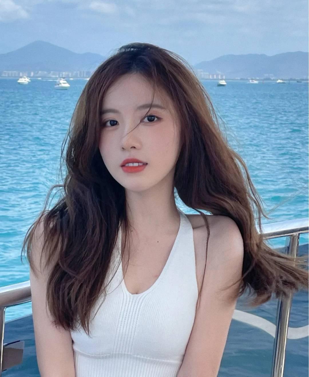 清纯可爱，粉嫩多汁的极品小姐姐